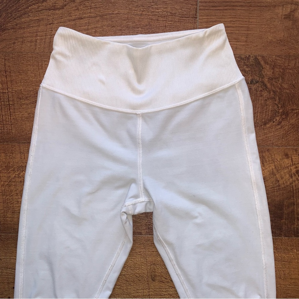 *SOLD* Icy Blue Alo Leggings with Rubbed Accents